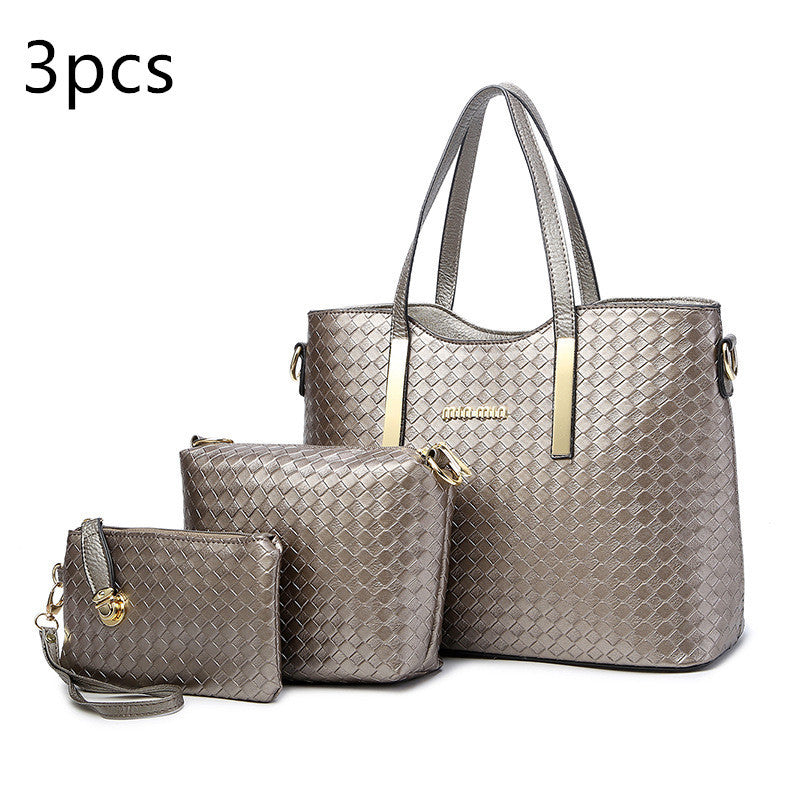 Set of 3 classic ladies' handbags.